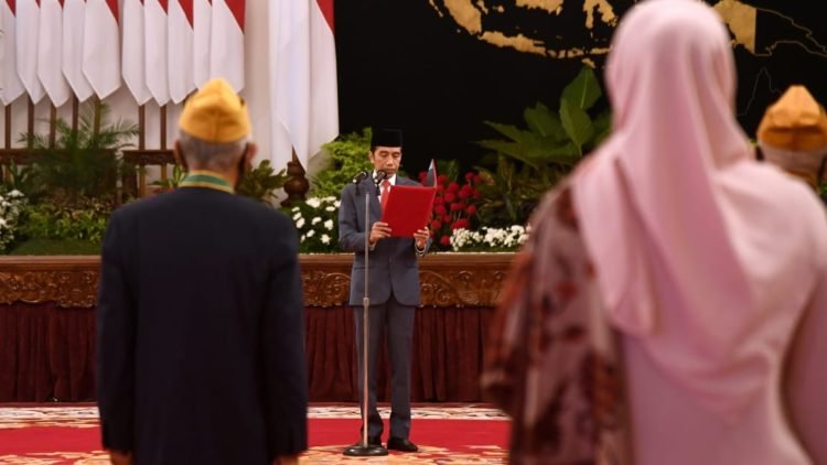 Presiden Lantik Anggota Dewan Pimpinan Pusat dan Dewan Pertimbangan Pusat LVRI