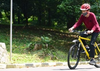 Sambil Berolahraga, Presiden Sampaikan Hasil Uji Swabnya