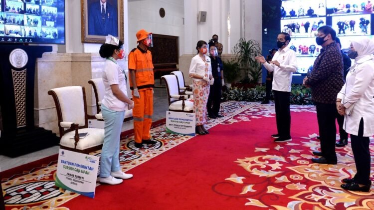 Presiden Jokowi Luncurkan Bantuan Subsidi Upah