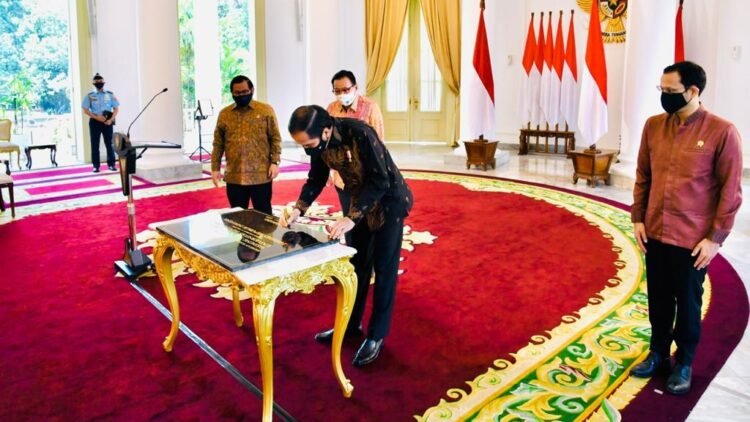 Resmikan Gedung Sekolah Vokasi Undip, Presiden Apresiasi Sinergi Perguruan Tinggi dan Industri