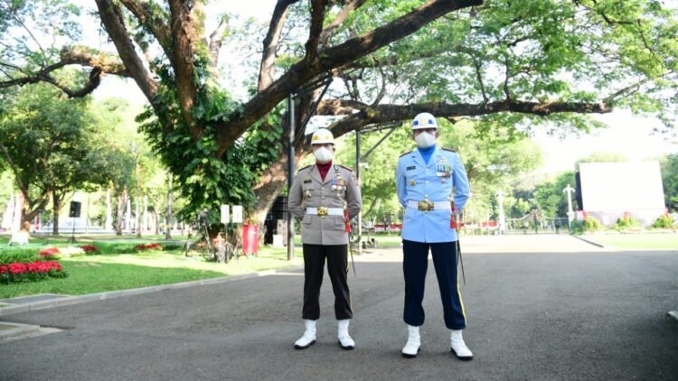 Susunan Petugas Upacara Penurunan Bendera Negara Sang Merah Putih di Istana Merdeka