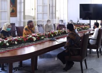 Presiden Jokowi Terima Tim Vaksin Merah Putih di Istana Bogor
