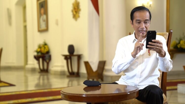 Saat Perawat Cerita ke Presiden Jokowi Pulang ke Rumah Sebulan Sekali