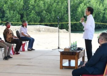 Beri BMK untuk Pelaku Usaha Kecil di Labuan Bajo, Presiden: Jangan Pernah Menyerah dan Tetap Semangat