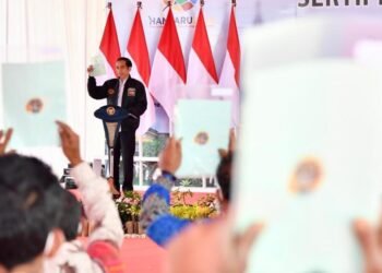 Presiden Jokowi Serahkan 22.007 Sertifikat Hak Atas Tanah di Humbang Hasundutan