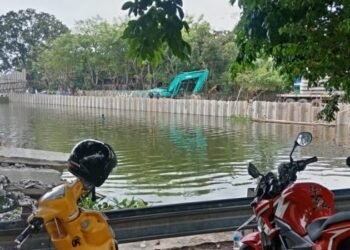 Geram dengan Kontraktor, Gubernur Banten Stop Proyek di Situ Cipondoh