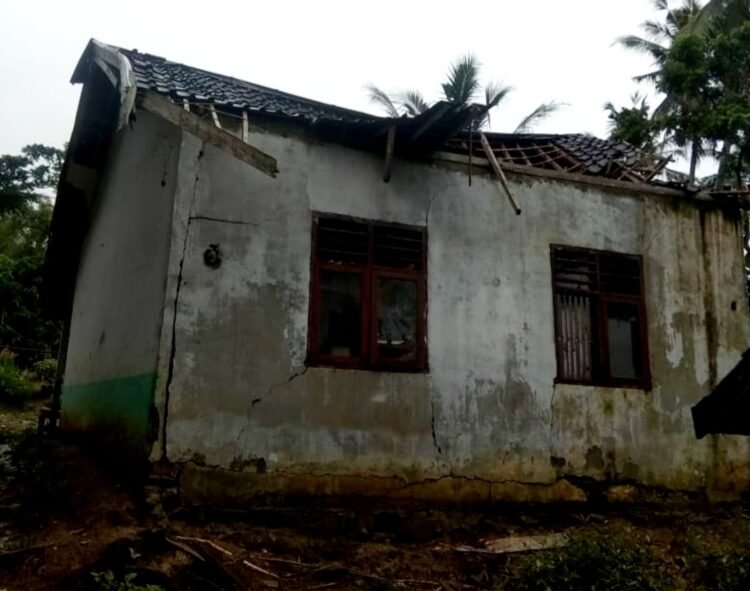 Madrasah Di Wanasalam Ambruk Saat KBM