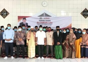 Ali Zamroni Bagikan 2.000 Sembako Bagi Warga Terdampak Covid di Pandeglang