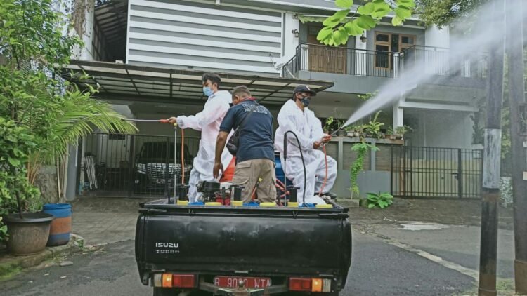 BPBD Tangsel Semprot Disinfektan di Tujuh Kecamatan