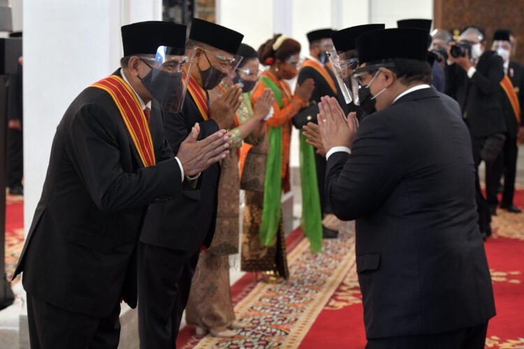 Inilah 71 Nama Penerima Bintang Mahaputera dan Bintang Jasa