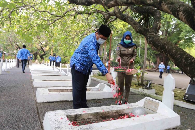 Peringati Hari Pahlawan, Walikota Arief: Pahlawan Masa Kini Berjuang Putus Rantai Covid-19