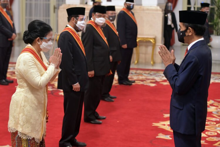 Presiden Anugerahkan Tanda Jasa dan Tanda Kehormatan pada 71 Tokoh