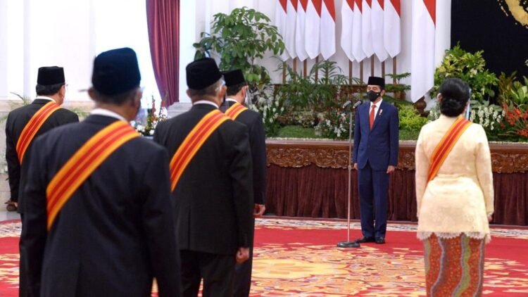 Presiden Jokowi Anugerahkan Tanda Kehormatan Bintang Mahaputera dan Bintang Jasa bagi 71 Tokoh