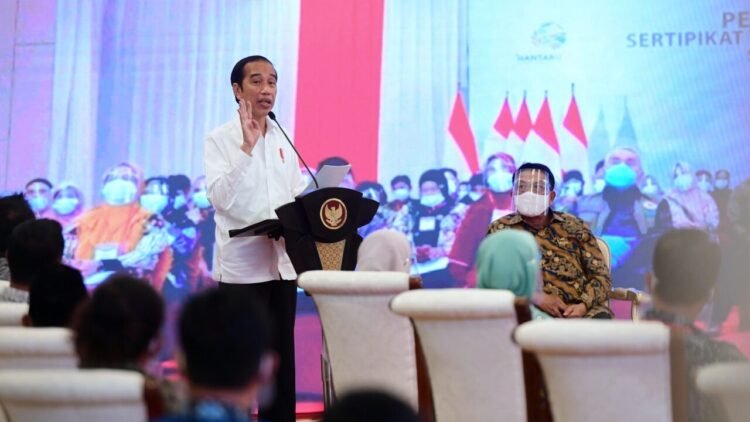 Presiden Serahkan Satu Juta Sertifikat untuk Bidang Tanah di Seluruh Indonesia