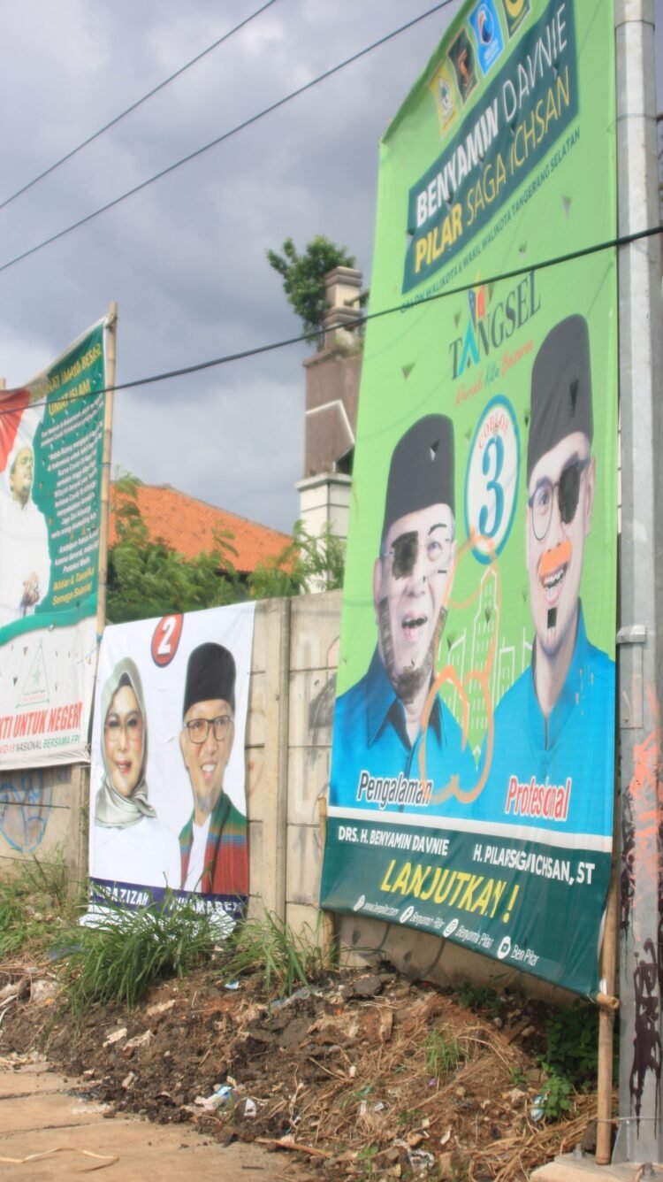 Alat Peraga Kampanye Benyamin Davnie-Pilar Saga Ichsan Kembali Jadi Korban Vandalisme