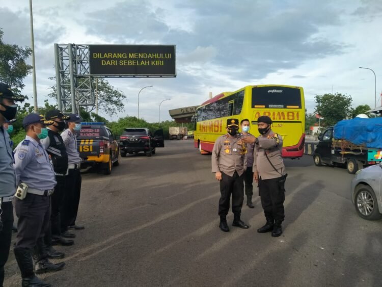 Batasi Warga ke Jakarta, Polres Serang Kota Filterisasi Pergerakan Orang di Pintu Tol