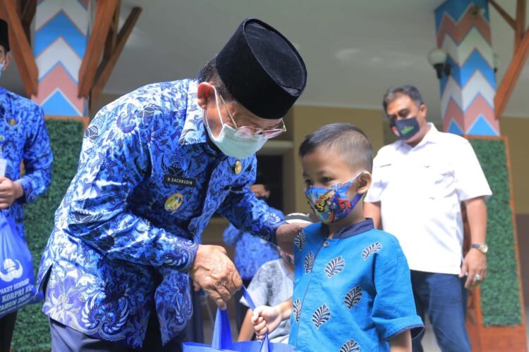HUT Korpri, Pemkot Tangerang Bagi- bagi Paket Sembako
