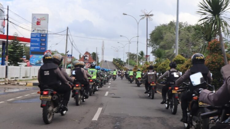 Jelang Hari Pencoblosan Pilkada Cilegon dan Kabupaten Serang, Petugas Gabungan Patroli