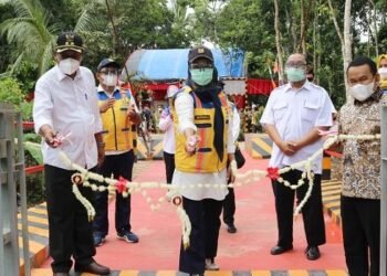 Jembatan Gantung Mekar Baru Diharapkan Tingkatkan Perekonomian Warga Setempat