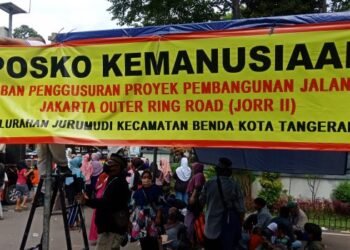 Korban Gusuran JORR II Buka Tenda di Depan Pemkot Tangerang