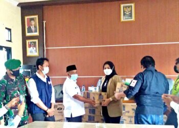 PMI Berikan Bantuan Masker dan Biskuit ke 6 Kecamatan