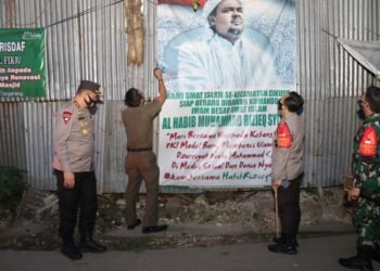 Pasca Ditetapkan Organisasi Terlarang, Spanduk FPI Di Tangerang Diberangus