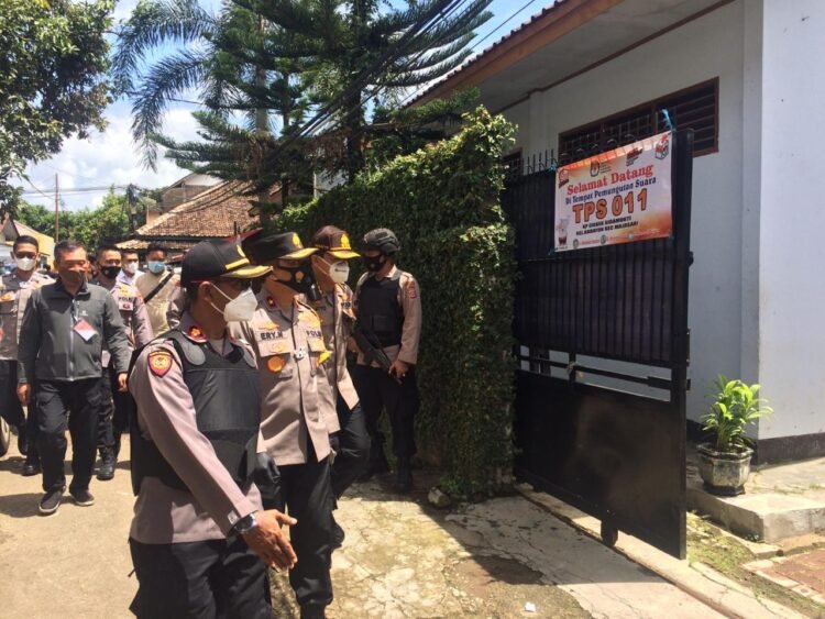 Pastikan Pilkada Berjalan Aman, Wakapolda Banten Tinjau TPS di Kabupaten Pandeglang