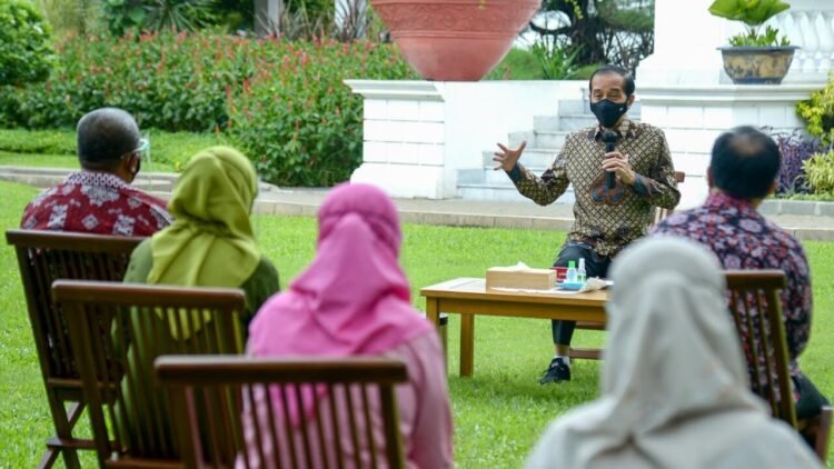 Presiden Jokowi Serahkan Bantuan Modal Kerja untuk Ringankan Beban di Saat Pandemi