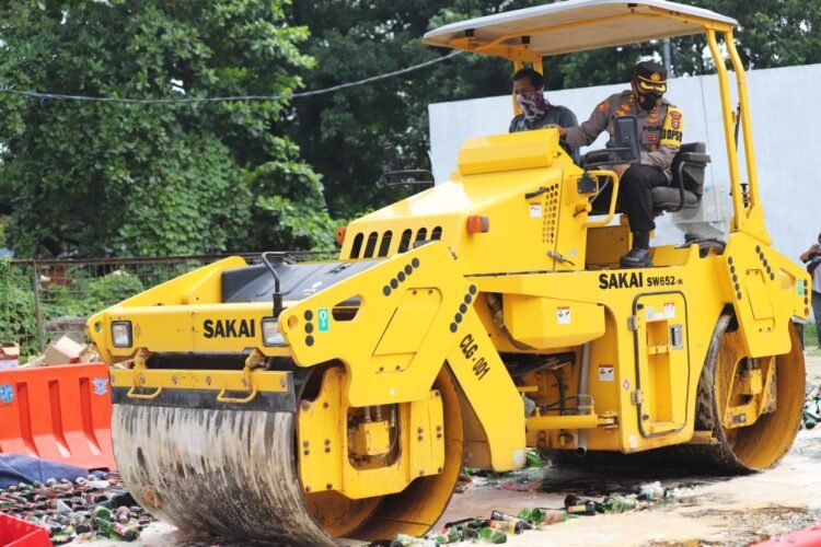 Ribuan Miras Hasil Razia Cipkon Nataru Musnah Digiling