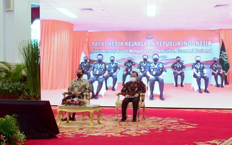 ST Burhanuddin Laporkan Kinerja Kejaksaan Tahun 2020 Pada Presiden Jokowi