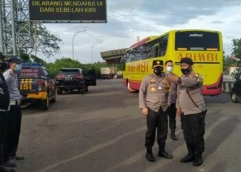 Wakapolda Banten Cek Penyekatan Massa ke Jakarta di Tol Serang Timur