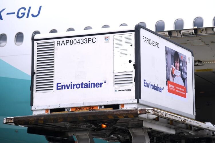 Lima Belas Juta Dosis Bahan Baku Vaksin COVID-19 Tiba di Tanah Air