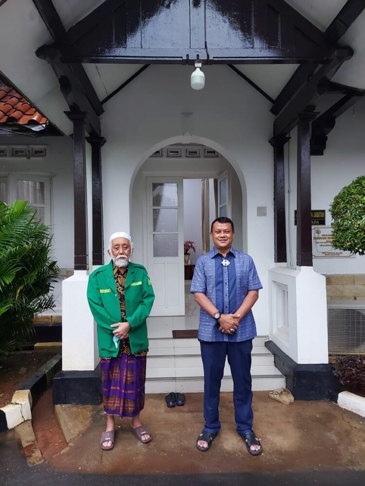 Berikan Dukungan, KH Abuya Muhtadi Silaturahmi ke Kediaman Kapolda Banten