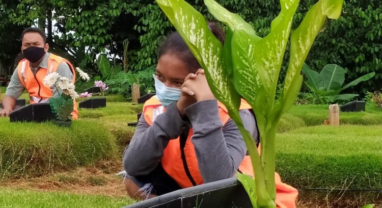 Dibawa ke TPU Khusus Covid-19, Pelanggar Prokes Berdoa Selama Satu Jam
