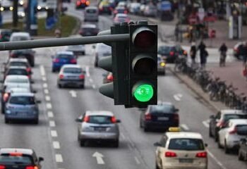 Ingatkan Pengendara Soal PPKM, Dishub Tangsel Pasang Pengeras Suara di Traffic Light