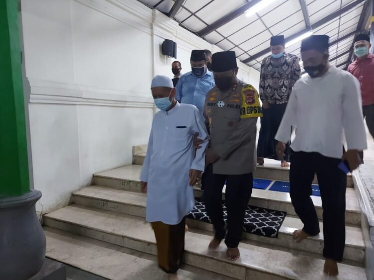 Kapolda Banten Sowan Sesepuh, Kunjungi Kediaman KH. Tubagus Ahmad Syadzili Wase