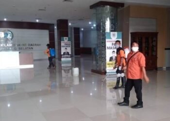 Ketua Fraksi PSI Positif Covid-19, Gedung DPRD Tangsel Disemprot Disinfektan