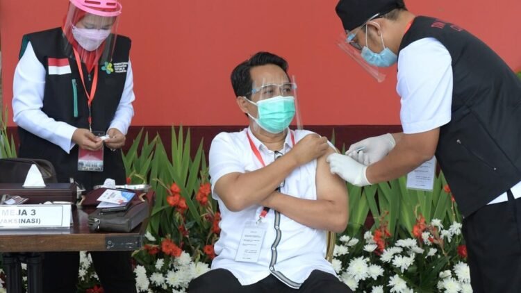 Ketum PB IDI: Mari Ikuti Vaksinasi Covid-19 untuk Bentuk Kekebalan Tubuh