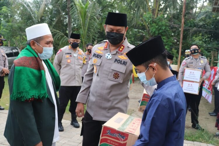 Peduli Santri, Kapolda Banten Lakukan Kegiatan Saba Pesantren