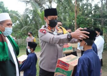 Polisi Sayang Anak Yatim, Kapolda Banten Berikan Santunan ke Yayasan Anak Yatim di Kota Serang