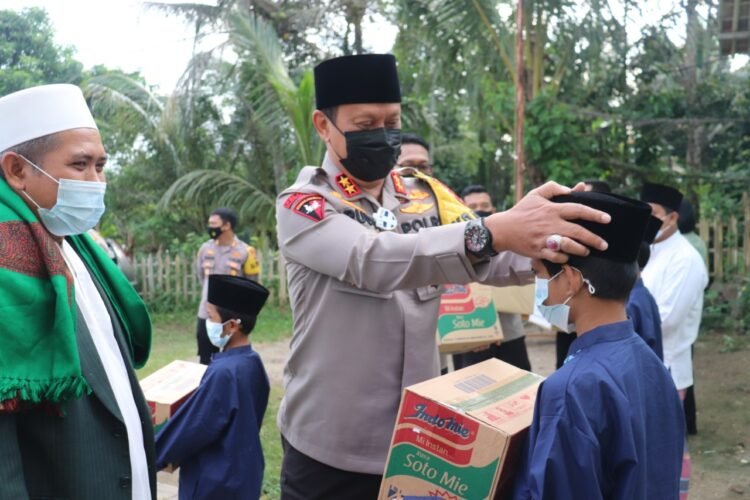 Polisi Sayang Anak Yatim, Kapolda Banten Berikan Santunan ke Yayasan Anak Yatim di Kota Serang