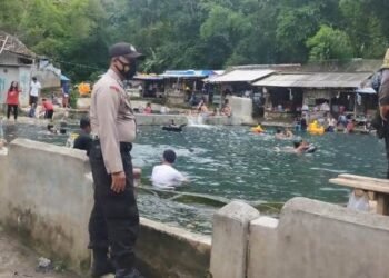 Polsek Padarincang Beri Sanksi Pelanggar Prokes di Tempat Wisata