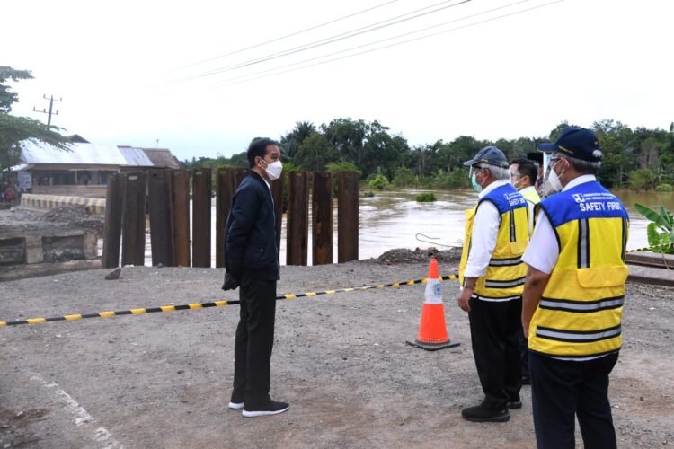 Presiden Instruksikan Menteri PUPR Segera Perbaiki Kerusakan Infrastruktur Jembatan Akibat Banjir di Kalsel