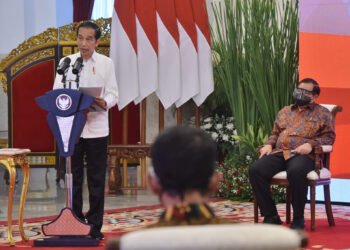 Presiden Jokowi Minta Menteri dan Gubernur Kawal Proses Penyaluran Bansos