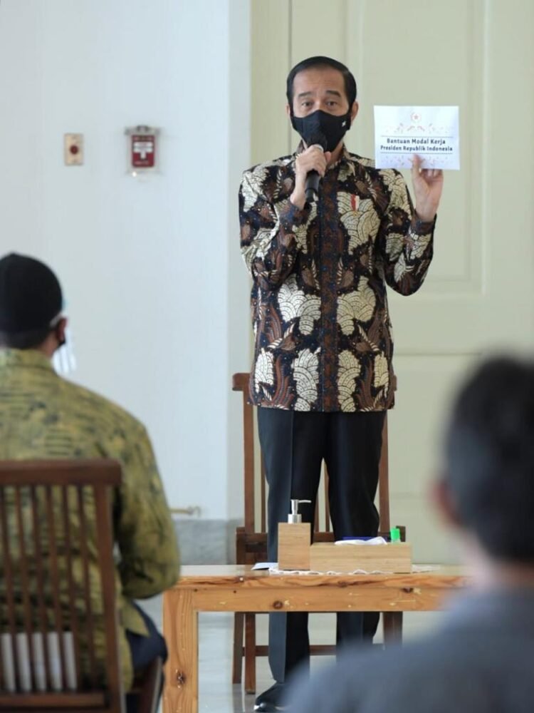 Presiden Kembali Serahkan Bantuan Modal Kerja Bagi Pelaku UMK