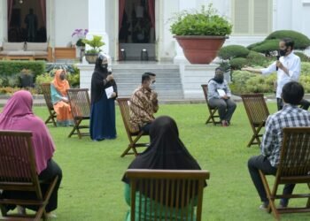 Presiden Kembali Serahkan Bantuan Modal Kerja untuk Ringankan Beban Pelaku Usaha Mikro dan Kecil