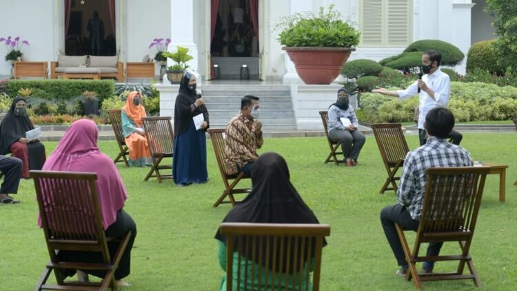 Presiden Kembali Serahkan Bantuan Modal Kerja untuk Ringankan Beban Pelaku Usaha Mikro dan Kecil