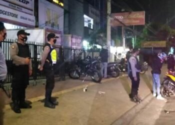 Sisir Area Publik, Polisi Bubarkan Kerumunan Massa di Kota Serang