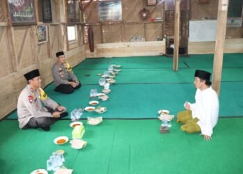 Sowan ke Kediaman KH Abuya Aceng, Kapolda Banten Minta Dukungan Ulama