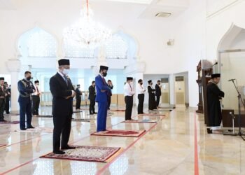 Presiden Jokowi dan PM Muhyiddin Yassin Tunaikan Salat Jumat di Masjid Baiturrahim